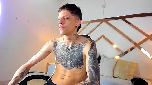 Snapshot of Adam_hard_ chatting on 09-30-25, 07:41 Adam hard online show from 09-30-25, 07:41