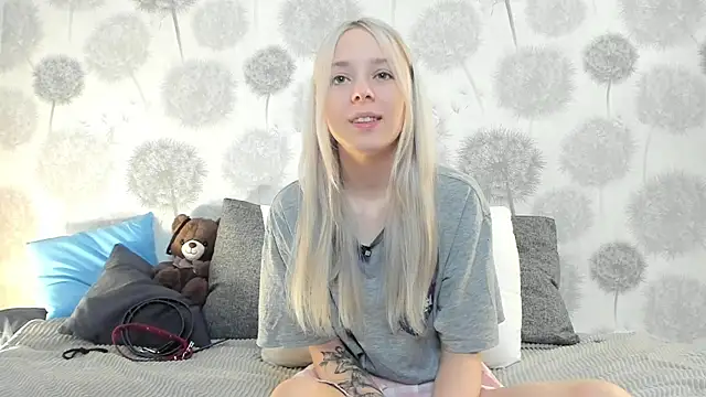 Snapshot of EngelFugler chatting on 01-14-25, 12:14 EngelFugler online show from 01-14-25, 12:14