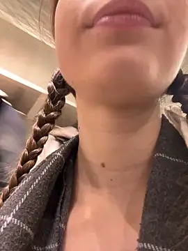 Lia  Love online show from 01-06-25, 01:08