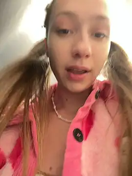 Lia  Love online show from 03-10-25, 01:10