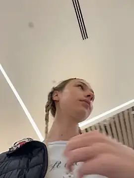 Lia  Love online show from 09-16-25, 01:12