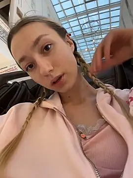 Lia  Love online show from 11-20-25, 12:05