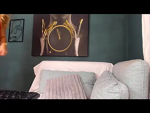 kriztaljessika online show from 11-18-25, 04:17