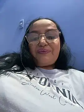 Snapshot of GiaNahomi chatting on 12-15-24, 02:48 GiaNahomi online show from 12-15-24, 02:48