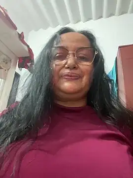 Snapshot of GiaNahomi chatting on 01-01-25, 01:04 GiaNahomi online show from 01-01-25, 01:04