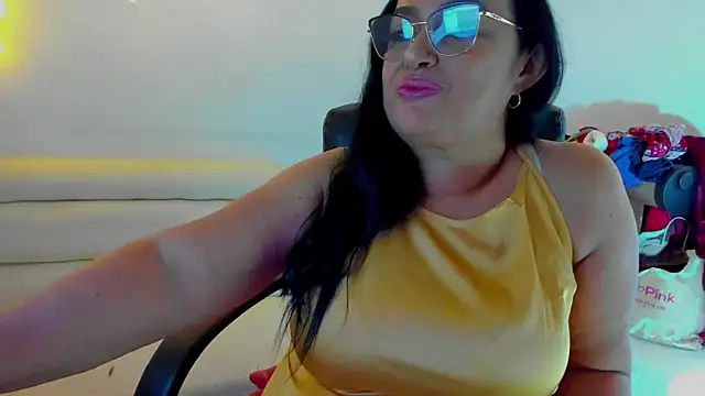 Snapshot of GiaNahomi chatting on 01-03-25, 03:49 GiaNahomi online show from 01-03-25, 03:49