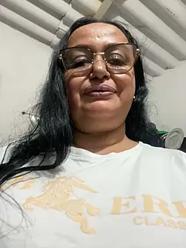 Snapshot of GiaNahomi chatting on 01-04-25, 02:35 GiaNahomi online show from 01-04-25, 02:35