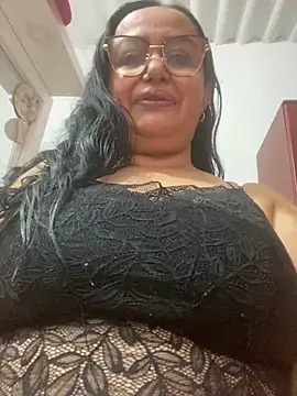 Snapshot of GiaNahomi chatting on 01-05-25, 10:40 GiaNahomi online show from 01-05-25, 10:40