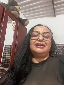 Snapshot of GiaNahomi chatting on 01-06-25, 11:31 GiaNahomi online show from 01-06-25, 11:31
