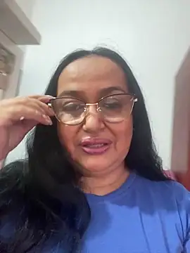Snapshot of GiaNahomi chatting on 01-10-25, 10:25 GiaNahomi online show from 01-10-25, 10:25