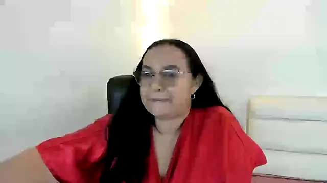 Snapshot of GiaNahomi chatting on 01-11-25, 04:27 GiaNahomi online show from 01-11-25, 04:27