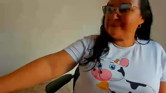 Snapshot of GiaNahomi chatting on 03-08-25, 07:20 GiaNahomi online show from 03-08-25, 07:20