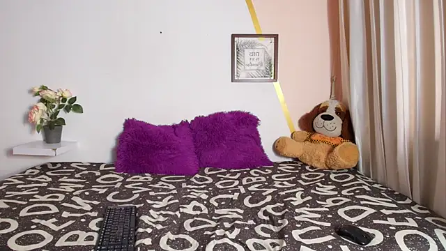 Snapshot of Angel_shiny chatting on 10-28-25, 07:05 Angel shiny online show from 10-28-25, 07:05