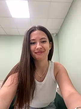 milaleoneli online show from 03-15-25, 11:29