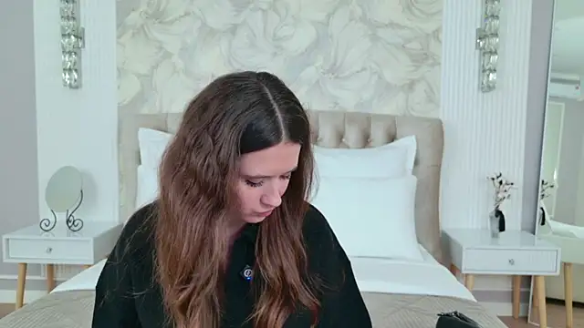 milaleoneli online show from 09-24-25, 03:04