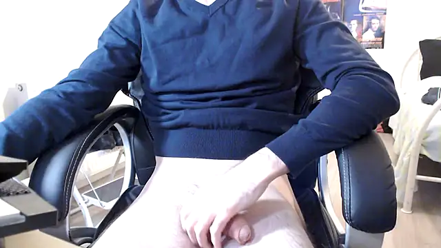 Snapshot of SteveStiffbone chatting on 02-05-25, 05:42 SteveStiffbone online show from 02-05-25, 05:42