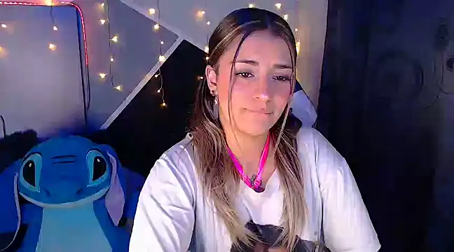 Samanta james19 online show from 03-06-25, 06:48