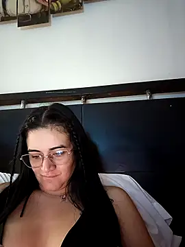 Snapshot of Hanna_Kinsley chatting on 11-12-25, 08:30 Hanna Kinsley online show from 11-12-25, 08:30