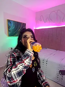 naomiii   online show from 09-18-25, 03:19