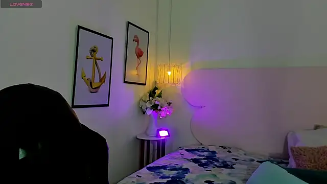 naomiii   online show from 09-29-25, 11:48