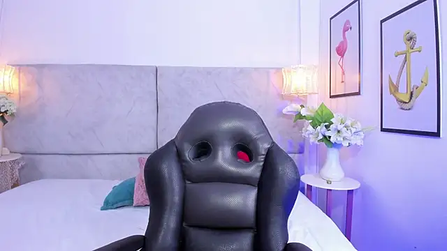 naomiii   online show from 11-28-25, 11:46