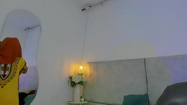 naomiii   online show from 12-17-25, 11:38