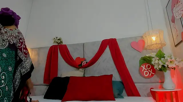 naomiii   online show from 02-17-26, 11:50