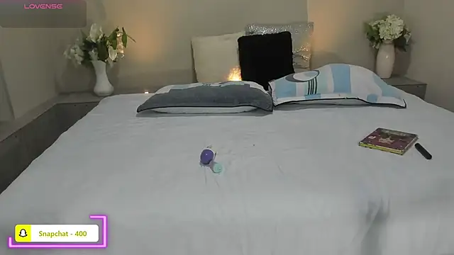 naomiii   online show from 04-15-26, 12:01