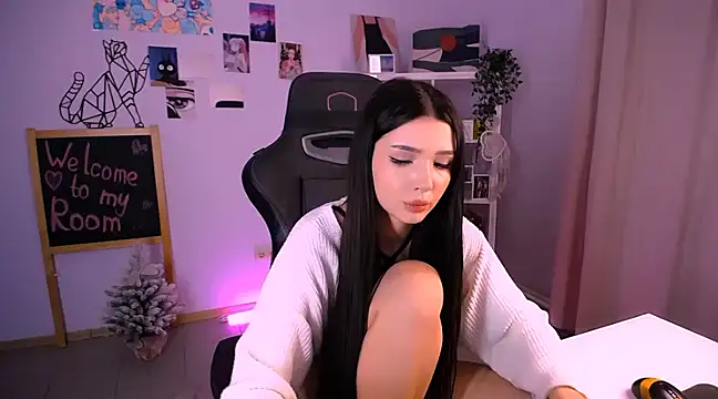 EmmaKeam online show from 12-18-24, 01:23