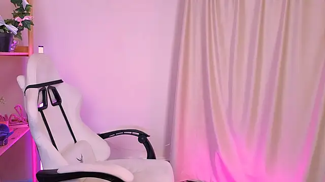 EmmaKeam online show from 10-07-25, 10:01