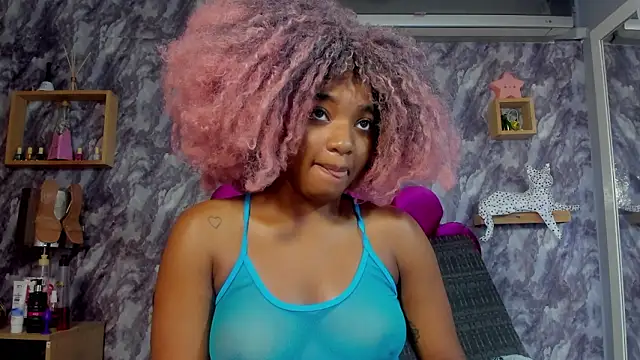 Snapshot of EMMAPARISS chatting on 02-05-26, 12:10 EMMAPARISS online show from 02-05-26, 12:10