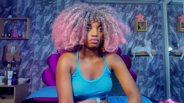 Snapshot of EMMAPARISS chatting on 02-19-26, 12:01 EMMAPARISS online show from 02-19-26, 12:01