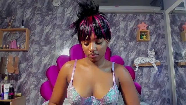 Snapshot of EMMAPARISS chatting on 02-27-26, 12:16 EMMAPARISS online show from 02-27-26, 12:16