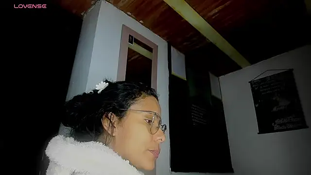 Snapshot of Nenita_Hot_ chatting on 09-29-25, 01:44 Nenita Hot  online show from 09-29-25, 01:44