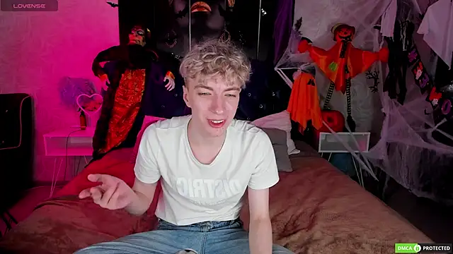 Snapshot of TrevorBenson chatting on 10-26-25, 06:03 TrevorBenson online show from 10-26-25, 06:03