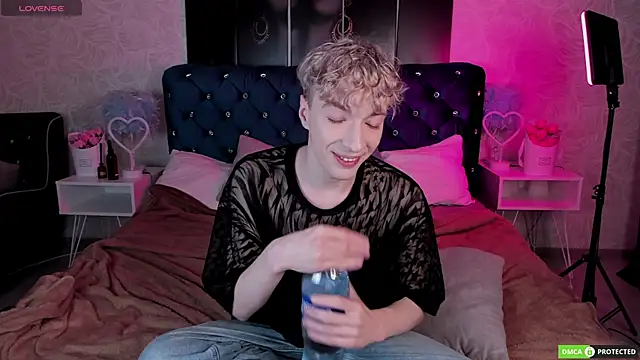 Snapshot of TrevorBenson chatting on 11-06-25, 03:18 TrevorBenson online show from 11-06-25, 03:18