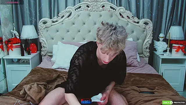 Snapshot of TrevorBenson chatting on 11-09-25, 09:35 TrevorBenson online show from 11-09-25, 09:35