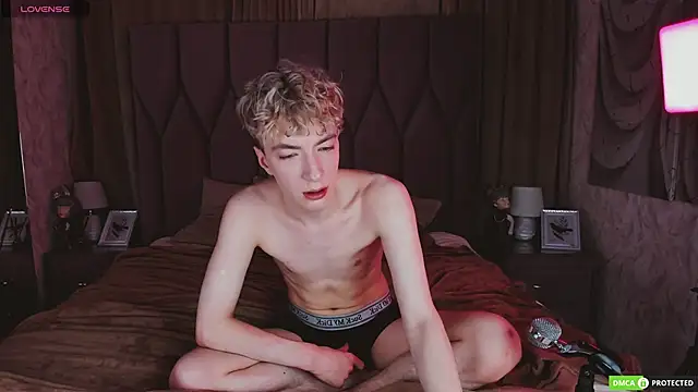 Snapshot of TrevorBenson chatting on 11-13-25, 04:00 TrevorBenson online show from 11-13-25, 04:00