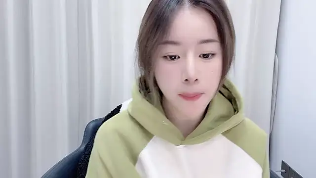 chloe-01 online show from 12-15-24, 12:28