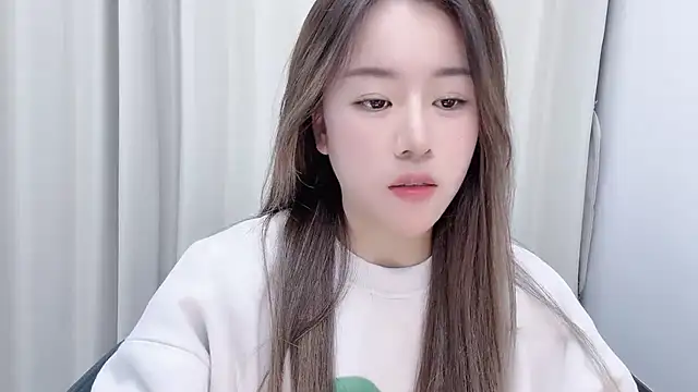 chloe-01 online show from 12-21-24, 12:16