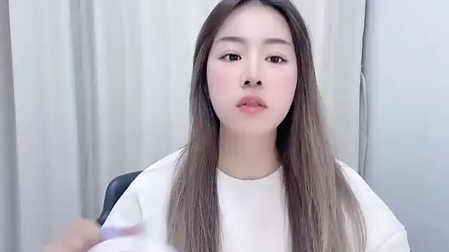 chloe-01 online show from 01-13-25, 12:24