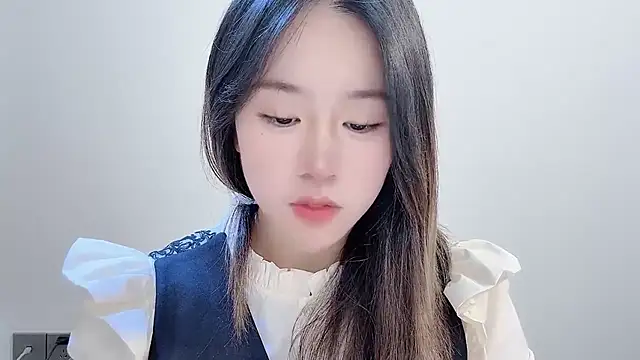 chloe-01 online show from 11-17-25, 04:07