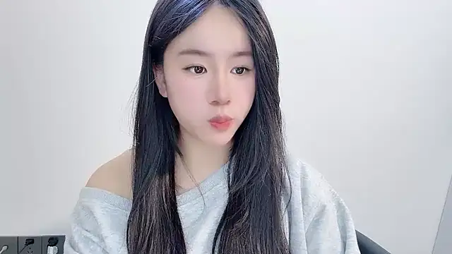 chloe-01 online show from 12-17-25, 12:33