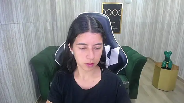 Snapshot of Bela_t_ chatting on 12-10-24, 04:38 Bela t online show from 12-10-24, 04:38