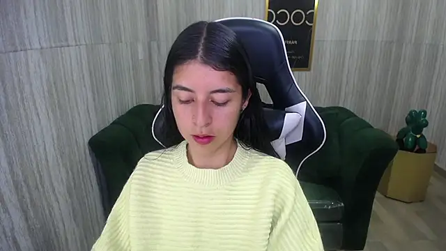 Snapshot of Bela_t_ chatting on 12-16-24, 04:38 Bela t online show from 12-16-24, 04:38