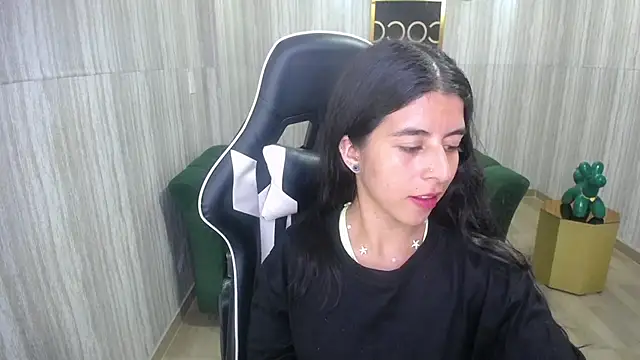 Snapshot of Bela_t_ chatting on 12-19-24, 06:12 Bela t online show from 12-19-24, 06:12