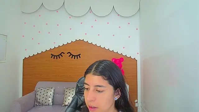 Snapshot of Bela_t_ chatting on 12-29-24, 11:07 Bela t online show from 12-29-24, 11:07