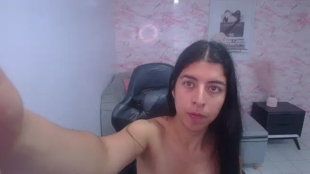 Snapshot of Bela_t_ chatting on 01-12-25, 12:23 Bela t online show from 01-12-25, 12:23