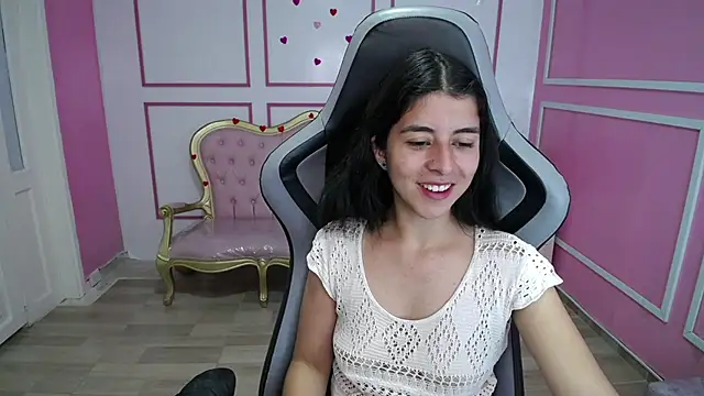 Snapshot of Bela_t_ chatting on 01-20-25, 07:04 Bela t online show from 01-20-25, 07:04