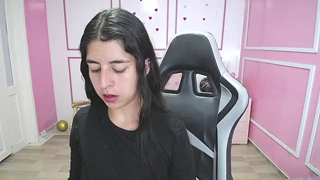 Snapshot of Bela_t_ chatting on 01-22-25, 04:33 Bela t online show from 01-22-25, 04:33